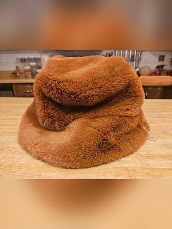 Accessories - Cozy Faux Fur Bucket Hat in Warm Brown